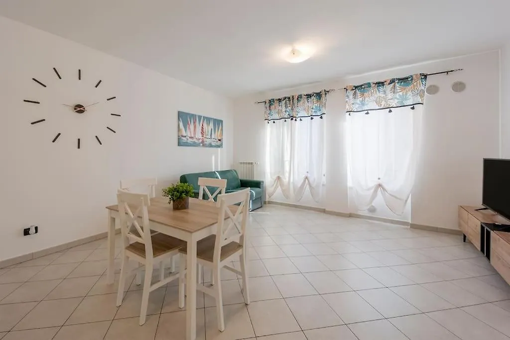 Appartamento Fronte Mare-Piscina- Pista Ciclabile Imperia